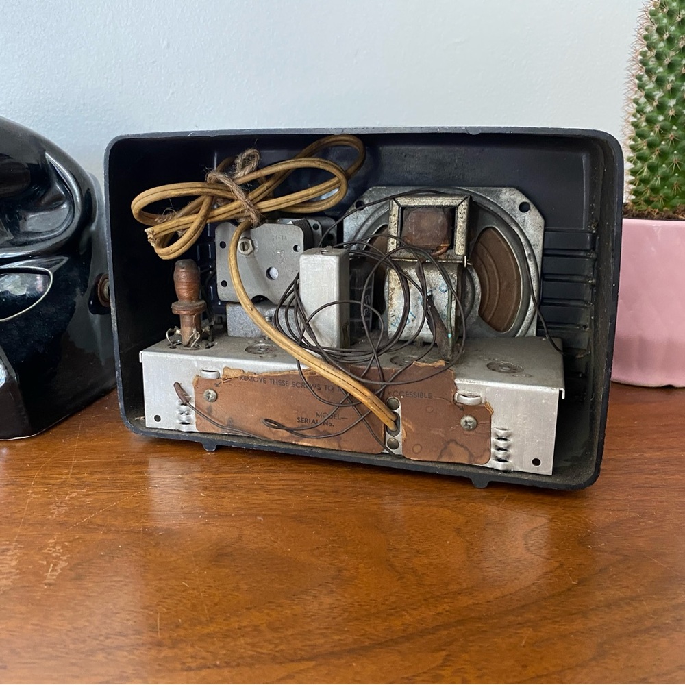 1949 Tele Tone Antique Radio - Picture 3 of 4